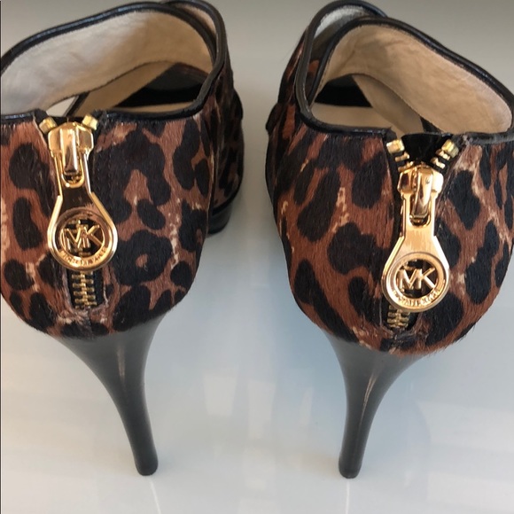 Michael Kors Elena Cross Strap Cheetah Heels Sz 8M - Picture 3 of 8
